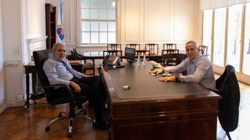 La imagen de la reunión entre Aníbal Fernández y Marcelo Sain.