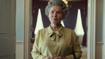La actriz Imelda Stauton interpreta a Isabel II en la última temporada de "The Crown".