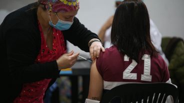 La vacunación llegó a adolescentes y se viene el turno de los chicos.