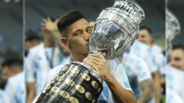 Lisandro Martínez fue campeón en la reciente Copa América con la selección.