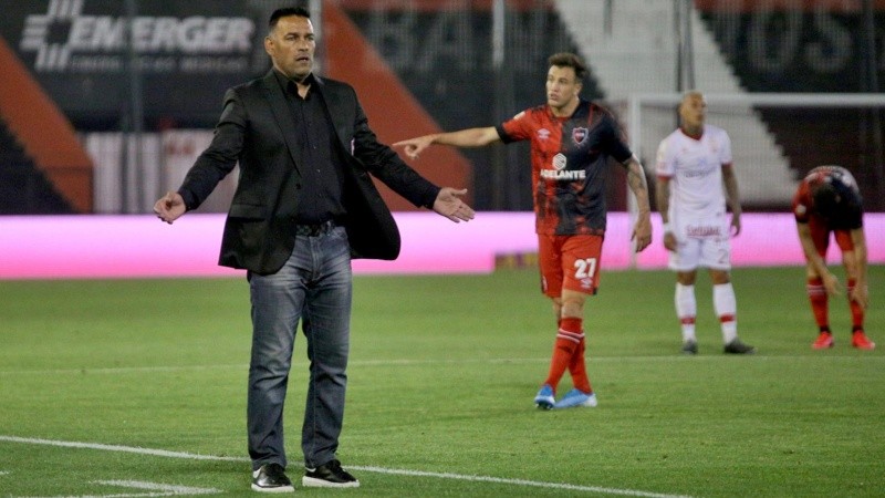 Fernando Gamboa no le encuentra explicación a otro mal partido de Newell's en casa.