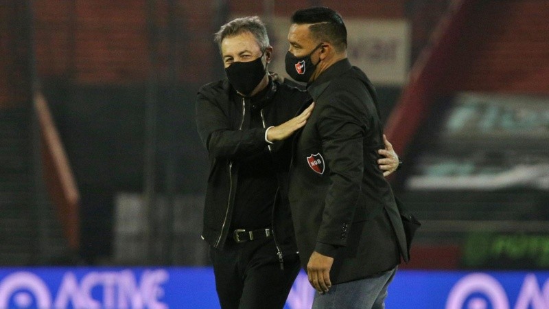 El entrenador leproso saludó con afecto a Kudelka, ex DT rojinegro.