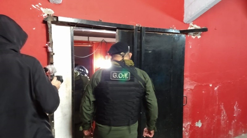 El operativo se hizo este martes por la mañana en la cancha de Newell's.