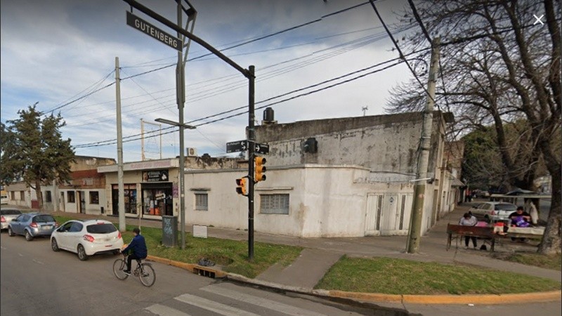 La esquina de Avenida Pellegrini y Gutenberg, donde ocurrió el incidente.