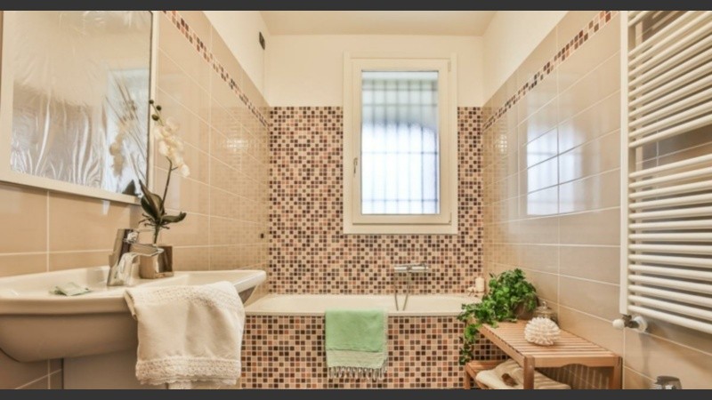 La continuidad del diseño genera un efecto visual de expansión