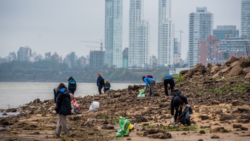 Unos 70 voluntarios de Más Río Menos Basura participaron de la limpieza.