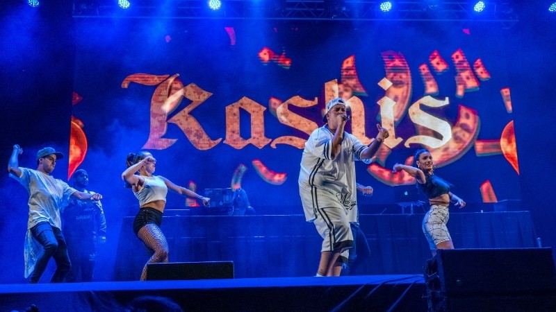 Kashis dará un show de 35 minutos con bailarinas y pantallas, antes de L-Gante.