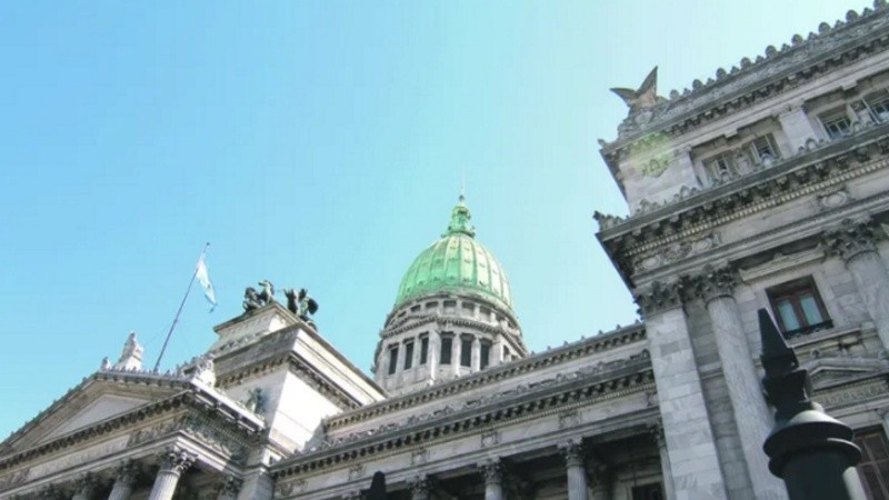 Las y los senadores que no se hagan presentes de forma física en el recinto dando quórum serán computados como ausentes.