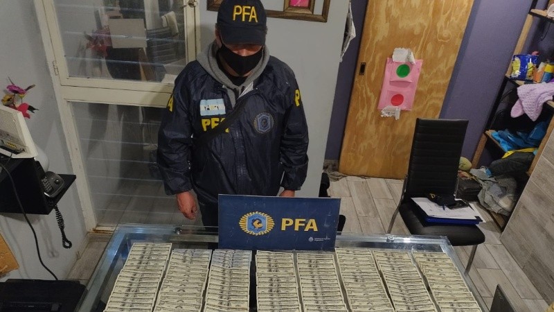 Uno de los allanamientos con secuestro de dólares y bienes. 