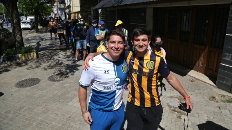 Hinchas canallas al llegar al estadio.