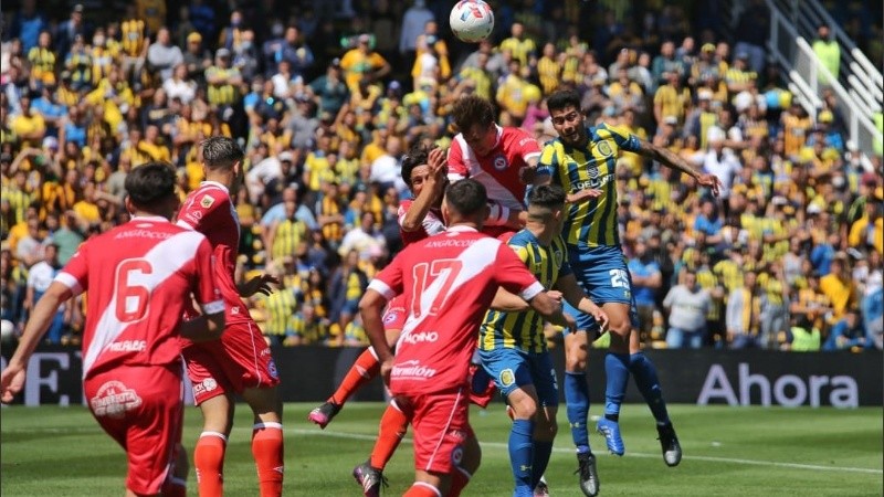 El Canalla y el Bicho se midieron en la fecha del regreso del público.