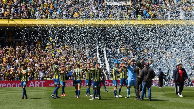 El recibimiento de los hinchas. 