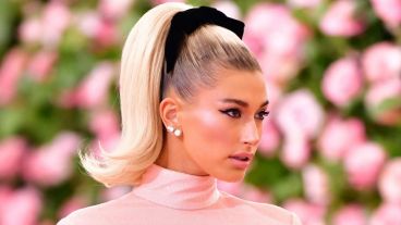 Scrunchies, un clásico de los '90 que vuelve sumamente versátil