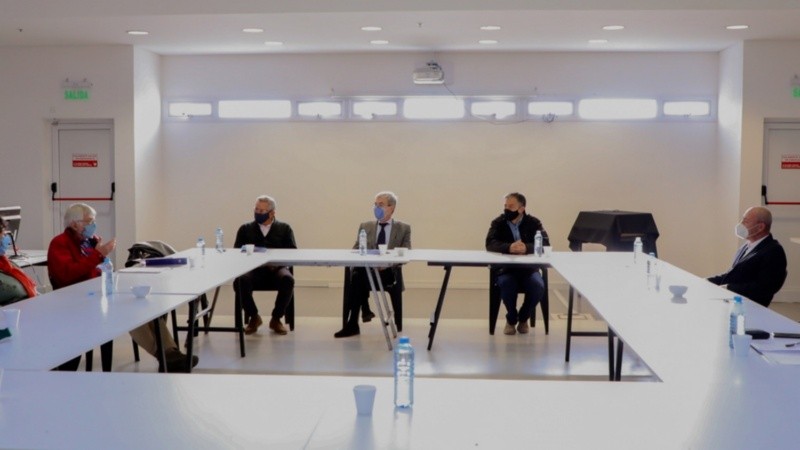 Los referentes de ATE y UPCN esperan a escuchar el ofrecimiento para ponerlo a consideración de sus afiliados.