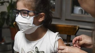 Tras el anuncio oficial del inicio de vacunación en chicos, la Sociedad Argentina de Infectología Pediátrica solicitó, a través de comunicados de las dos entidades, mayor evidencia científica sobre la aplicación.