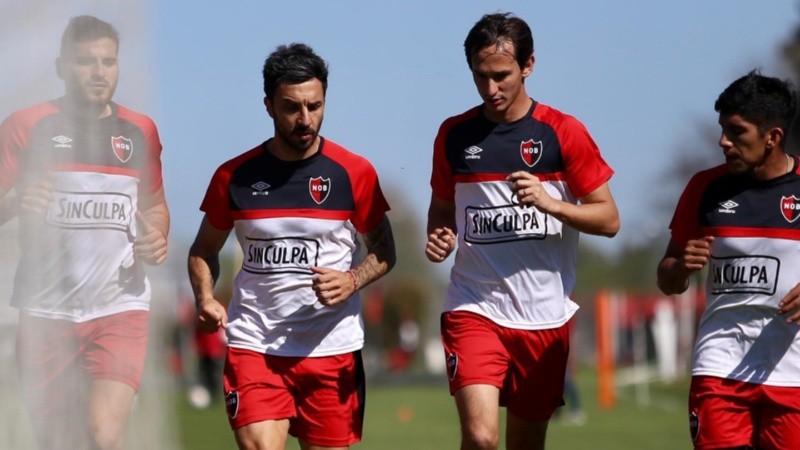 Ignacio Scocco y Mariano Bíttolo, dos de los tocados en el partido ante Godoy Cruz.
