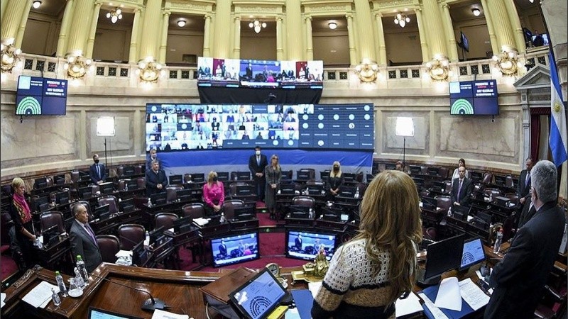 En la agenda, el Senado tiene previsto emitir una declaración de rechazo la pretensión Chile de extender los límites de su plataforma continental 