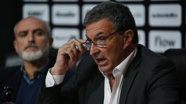 Astore fue muy duro con la comisión anterior por la situación que encontró en Newell's