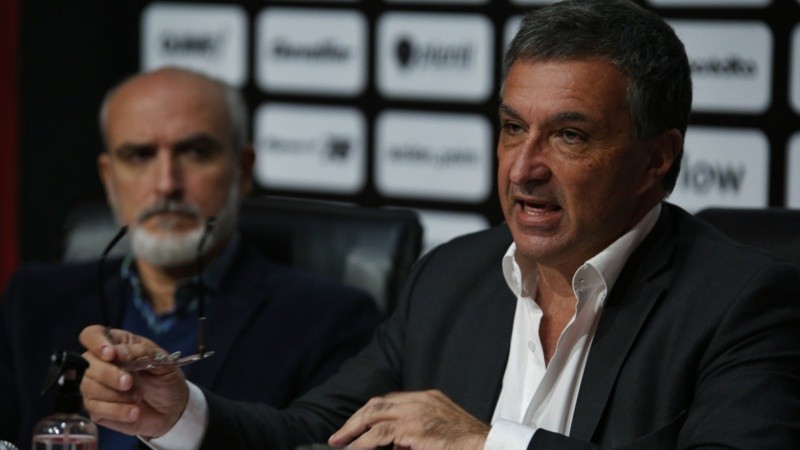 Astore fue muy duro con la comisión anterior por la situación que encontró en Newell's