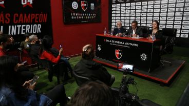 Astore fue muy duro con la comisión anterior por la situación que encontró en Newell's
