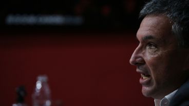 Astore fue muy duro con la comisión anterior por la situación que encontró en Newell's