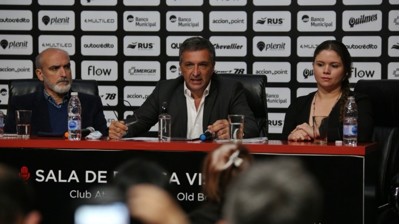 Astore fue muy duro con la comisión anterior por la situación que encontró en Newell's