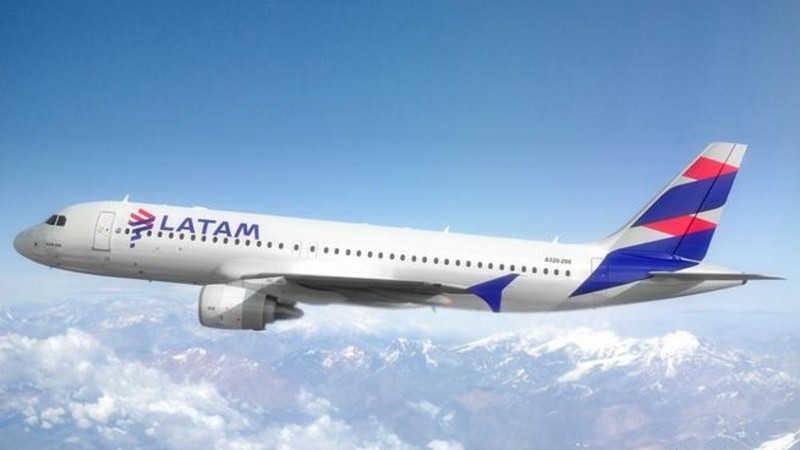 Adicionalmente, Latam operará desde el Aeropuerto Internacional Ministro Pistarini (Ezeiza) 12 frecuencias desde y hacia Sao Paulo, 10 frecuencias desde y hacia Lima y 9 frecuencias desde y hacia Santiago de Chile.