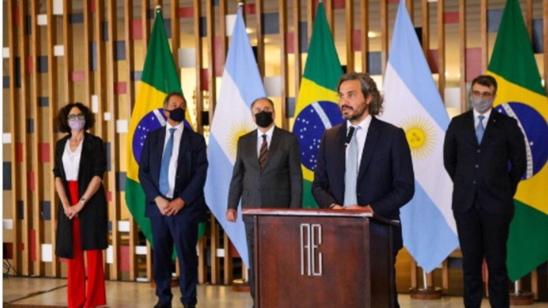 Santiago Cafiero habla después de la reunión con su par de Brasil, Carlos Franca.