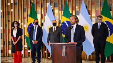 Santiago Cafiero habla después de la reunión con su par de Brasil, Carlos Franca.