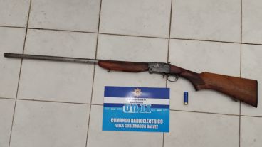 Una de las armas secuestradas a padre e hijo.