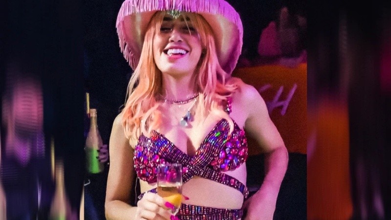 Lali en su mega fiesta.