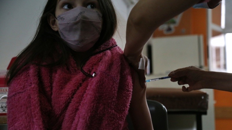 Siguen las pruebas de distintas vacunas en niños pequeños