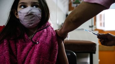 Así empezó la vacunación a los niños de 3 a 11 años este martes en el Vilela.