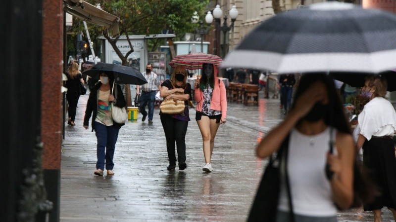 Hubo tormentas aisladas al mediodía y más intensas desde el atardecer.