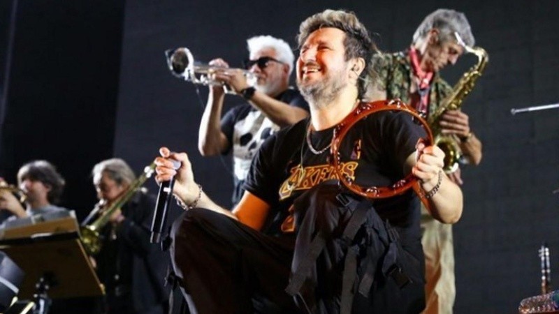 Cucho Parisi, al frente de Los Auténticos Decadentes.