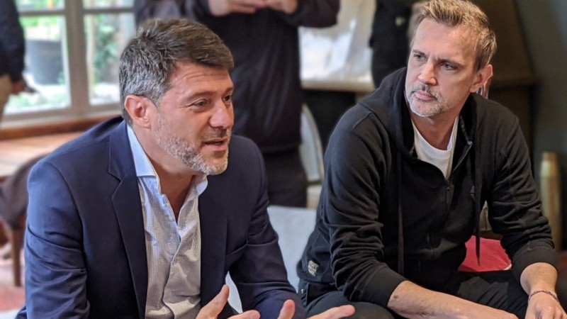 El gerente general de Televisión Litoral, Adrián Gallo, recibió a los candidatos que debatirán