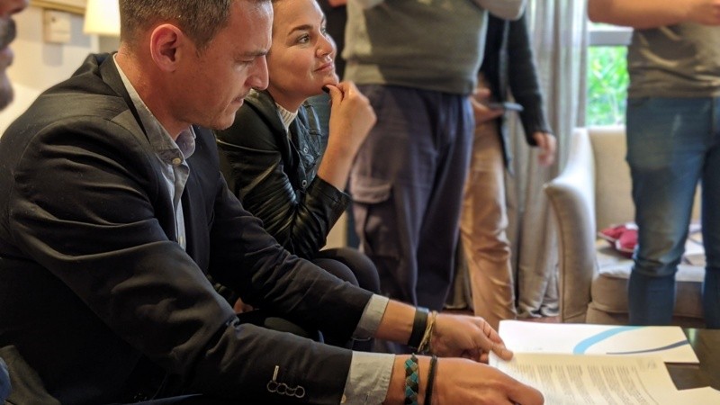 Ciro Seisas, el candidato que debatirá en el programa que conducía hasta hace poco tiempo