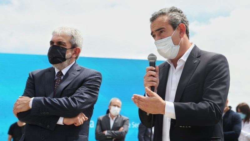 Javkin junto a Aníbal Fernández este jueves en Rosario