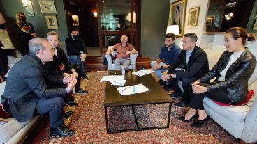 La firma de los cinco candidatos al Concejo que debatirán el jueves 4 de noviembre en De 12 a 14