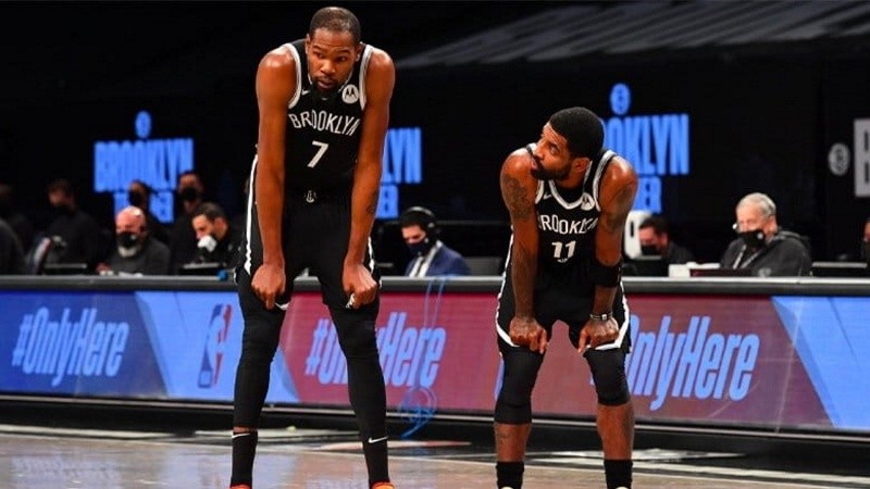 Irving y Durant no compartirán equipo en el inicio de esta temporada con los Nets.