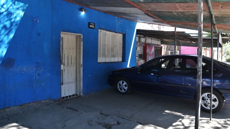 Los impactos de bala quedaron en el frente de la casa atacada.