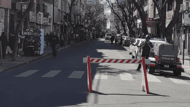 Calle San Luis mutó a peatonal este sábado a la mañana por el Día de la Madre.