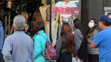 Calle San Luis mutó a peatonal este sábado a la mañana por el Día de la Madre.
