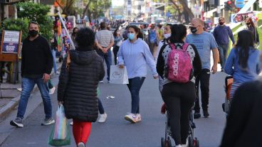 Calle San Luis mutó a peatonal este sábado a la mañana por el Día de la Madre.