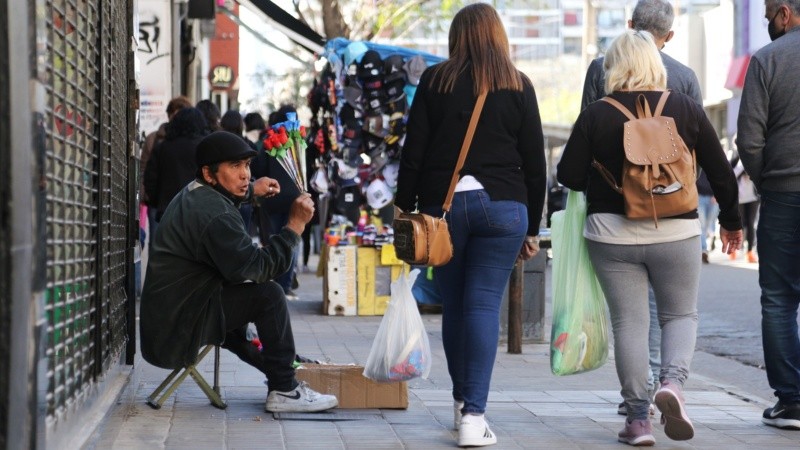 Calle San Luis mutó a peatonal este sábado a la mañana por el Día de la Madre.