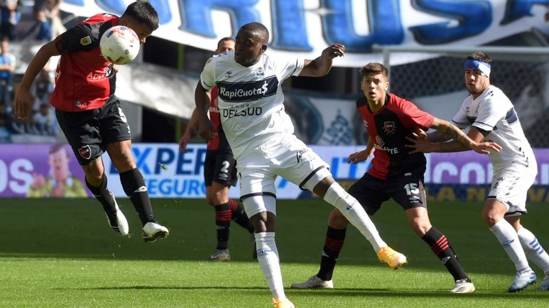 Carbonero solo con el gol es la figura del partido ante Newell's.