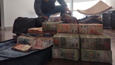 El dinero encontrado en España al 800, donde operaba una "cueva blanca".