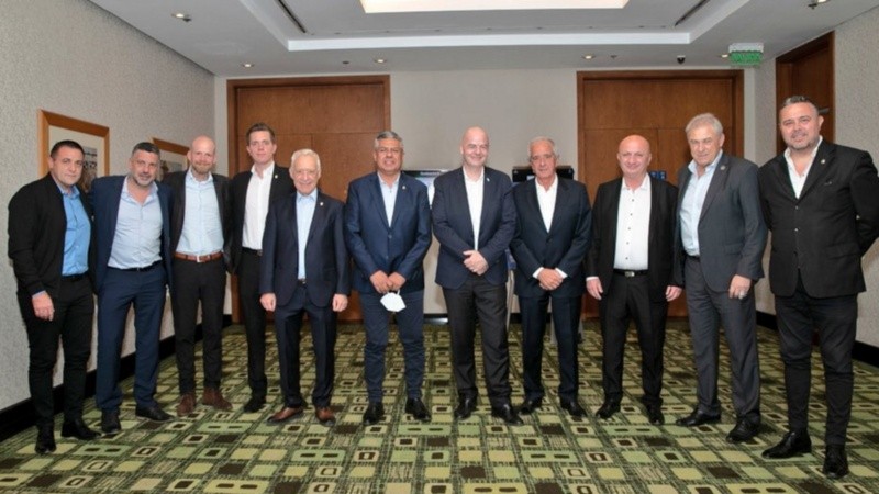 Infantino se reunió con un grupo de directivos buscando apoyo.