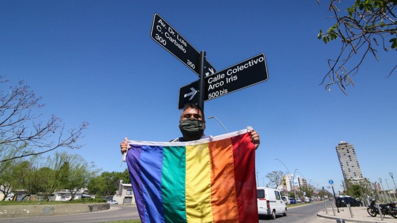 Renombraron una calle en Rosario en defensa de los derechos de la comunidad.