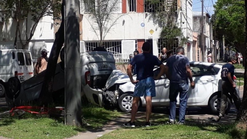 El impactante choque y vuelco en Tucumán y Guatemala